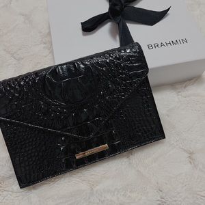 Brahmin: elegant crossbody or shoulder handbag